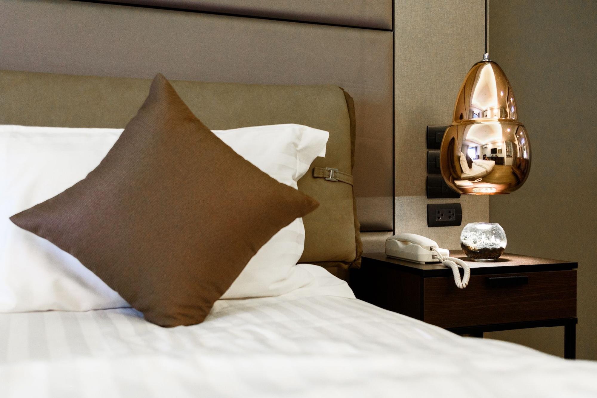 The Connex Asoke Hotel Банкок Екстериор снимка