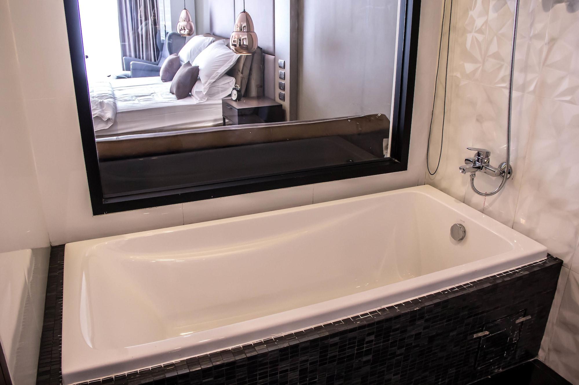 The Connex Asoke Hotel Банкок Екстериор снимка