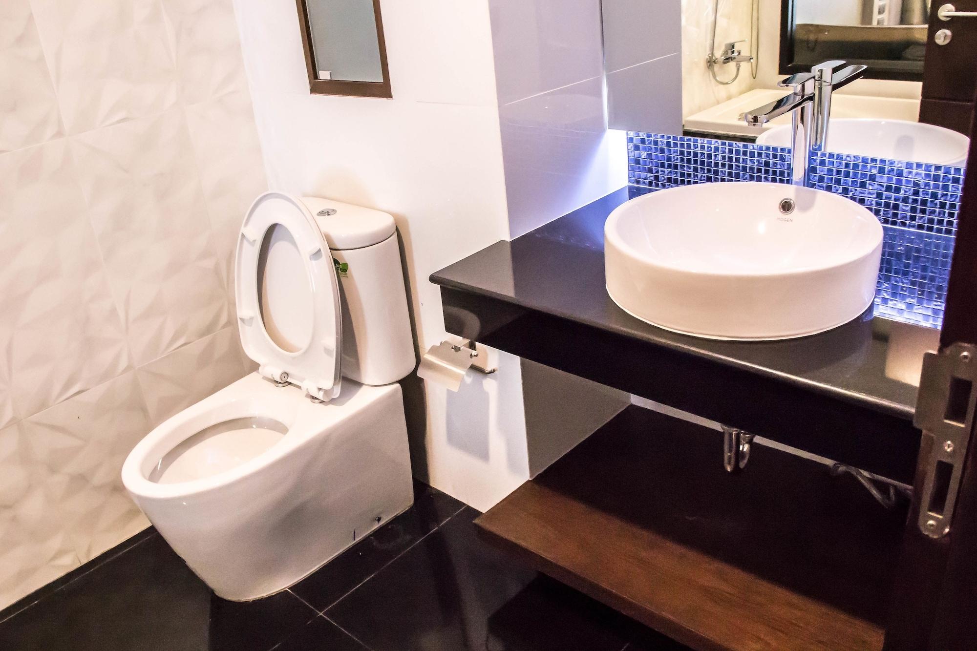 The Connex Asoke Hotel Банкок Екстериор снимка