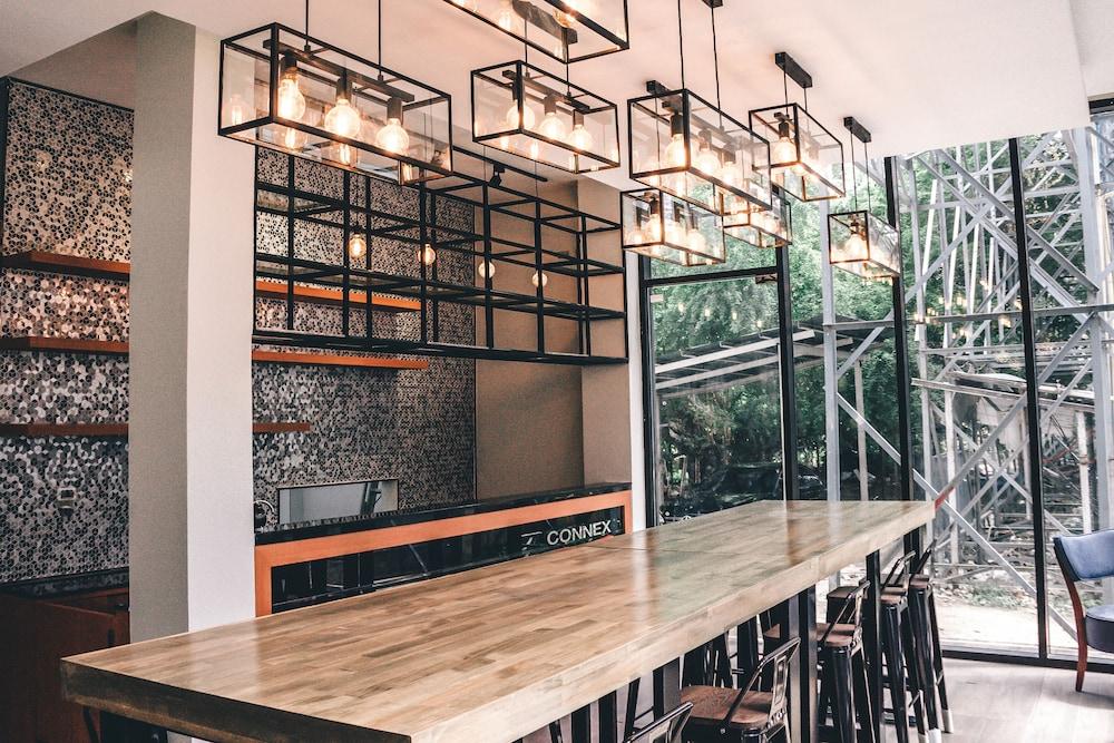 The Connex Asoke Hotel Банкок Екстериор снимка
