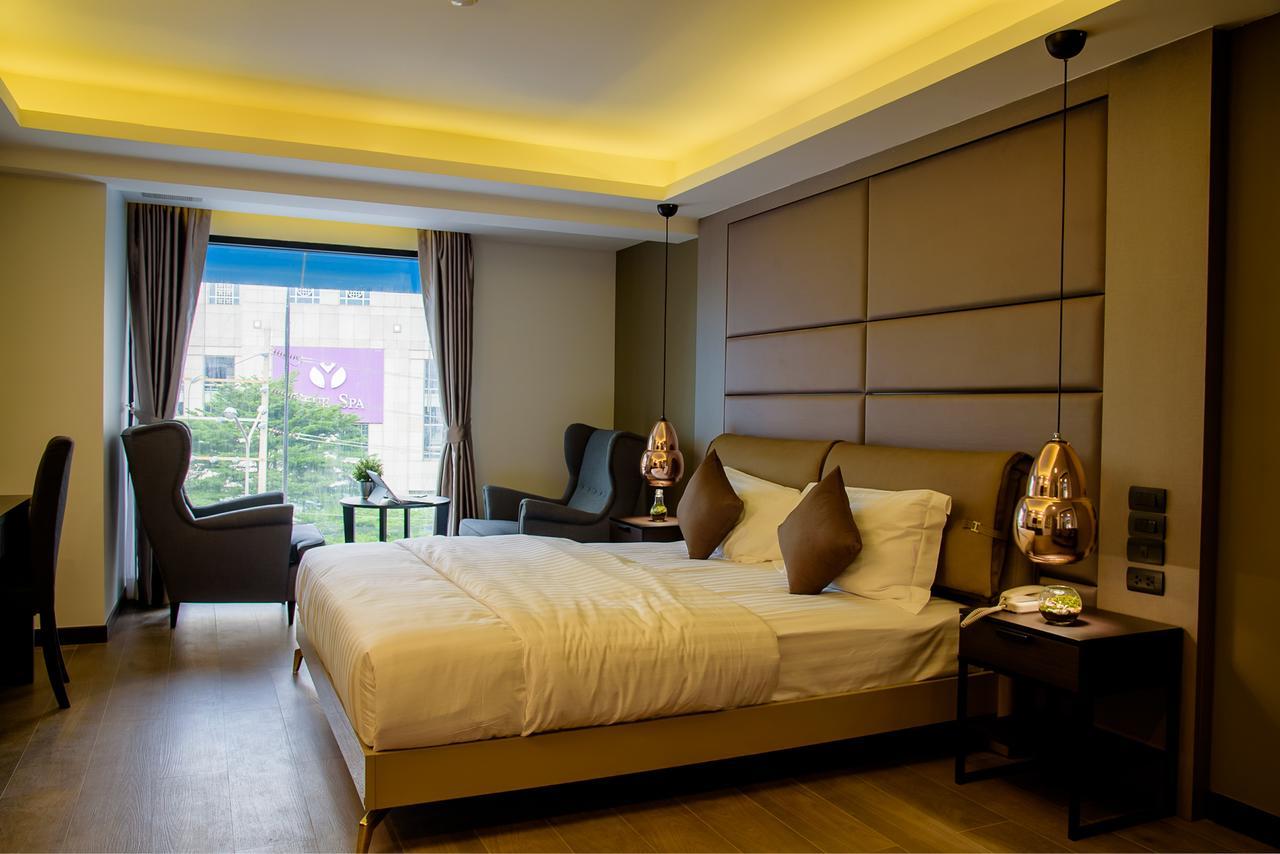 The Connex Asoke Hotel Банкок Екстериор снимка